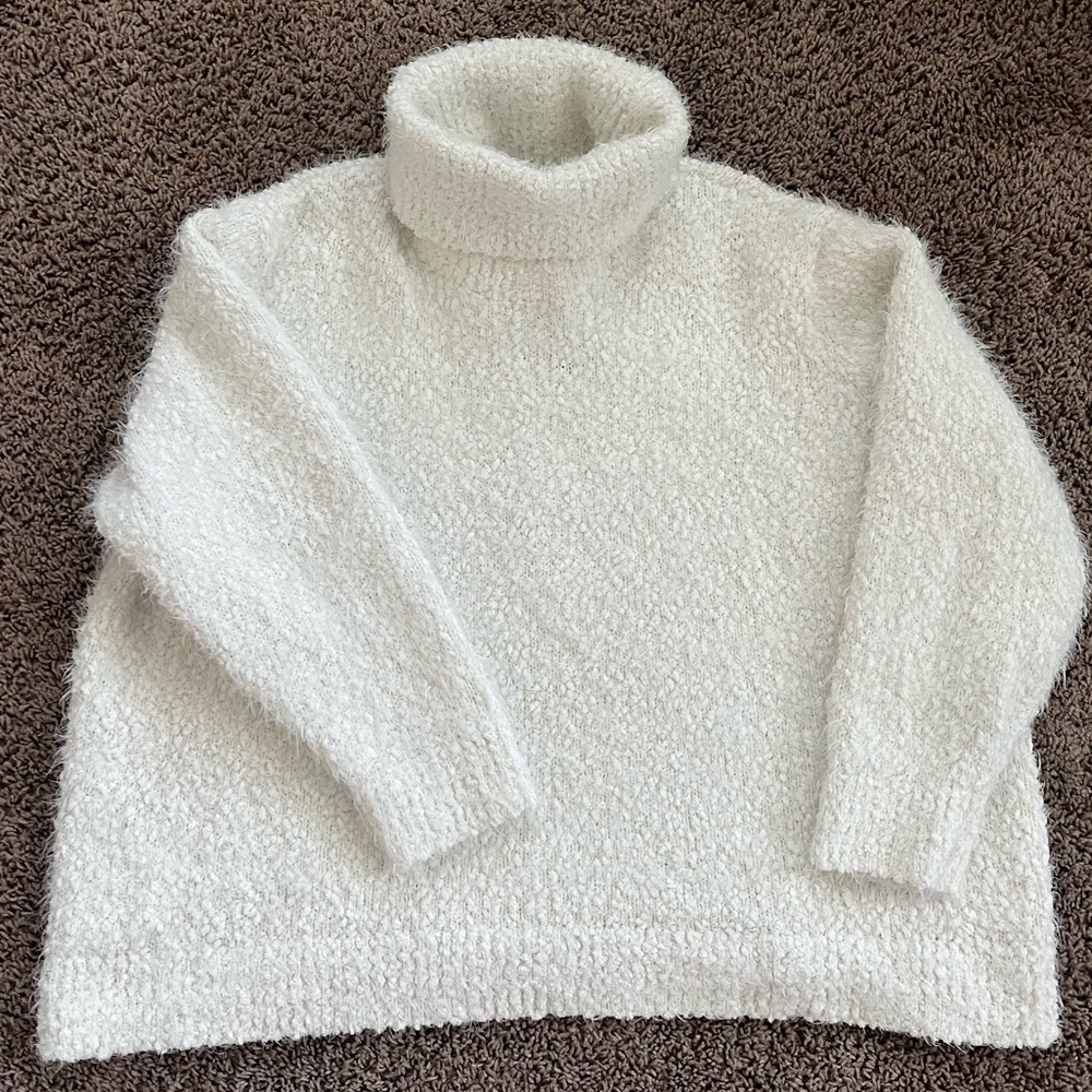 Cozy soft oversized sweater!